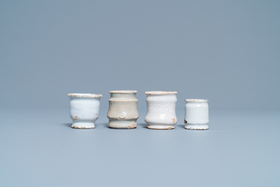 Neuf pots &agrave; onguent de type albarello en fa&iuml;ence blanche de Delft, 17/18&egrave;me