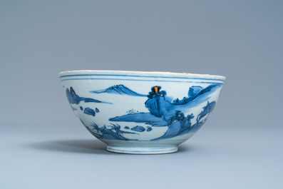 Un bol en porcelaine de Chine en bleu et blanc &agrave; d&eacute;cor de cerfs dans un paysage, marque de Chenghua, Ming