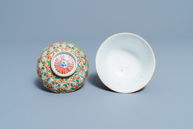 Two Chinese Thai market Bencharong bowls and covers, 19th C.