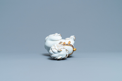 Un mod&egrave;le d'un komainu en porcelaine Koransha de Japon, Meiji, 19&egrave;me