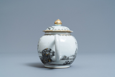 Une th&eacute;i&egrave;re couverte en porcelaine de Chine grisaille et dor&eacute; &agrave; d&eacute;cor de 'La Resurrection', Qianlong