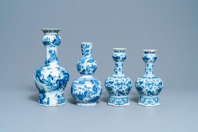 Vier blauw-witte Delftse vazen, 17/18e eeuw