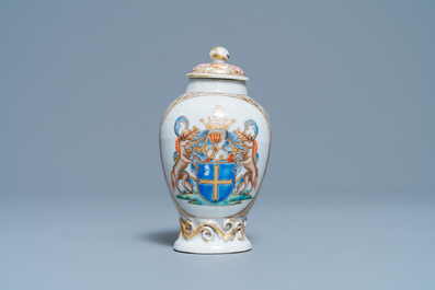 A Chinese Belgian market famille rose armorial tea caddy with the arms of Van den Cruyce, Qianlong