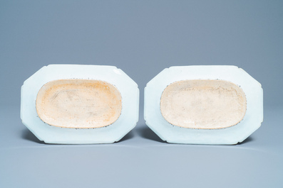 Cinq pi&egrave;ces en porcelaine de Chine famille rose &agrave; d&eacute;cor de deux paons, Qianlong