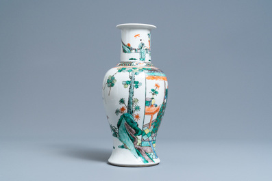 A Chinese famille verte vase with figurative design, 19th C.