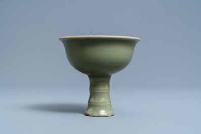 Een Chinese monochrome celadon stem cup, Ming