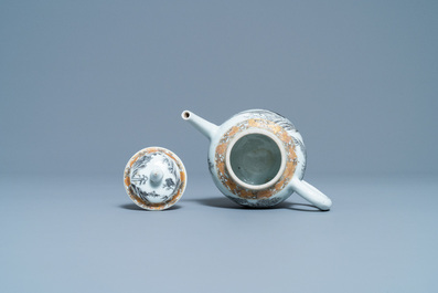 Une th&eacute;i&egrave;re couverte en porcelaine de Chine grisaille et dor&eacute;e &agrave; d&eacute;cor de buffles, Yongzheng