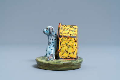 Un mod&egrave;le d'un chien devant sa niche en fa&iuml;ence polychrome de Delft, 18&egrave;me