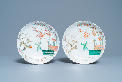 A pair of fluted Chinese Kakiemon-style dishes with tigers, Kangxi