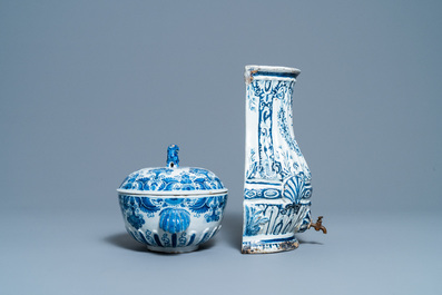 Vijf stukken blauw-wit Delfts en Frans aardewerk, 18/19e eeuw
