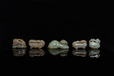 Cinq pi&egrave;ces en jade c&eacute;ladon et rouille sculpt&eacute;, Chine, 19&egrave;me