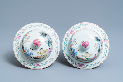 Deux vases couverts en porcelaine de Chine famille rose, marque de Qianlong, 19/20&egrave;me