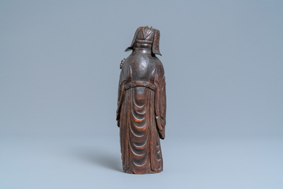 Een Chinese bamboehouten figuur van Lu Xing, 17e eeuw