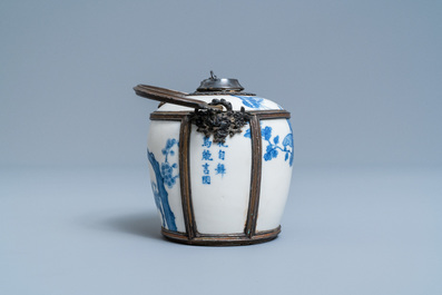 Une pipe &agrave; eau en porcelaine de Chine 'Bleu de Hue' pour le Vietnam, 19&egrave;me