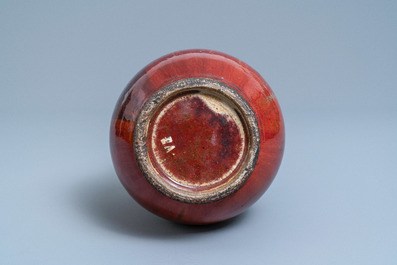 Een Chinese flamb&eacute;-geglazuurde peervormige vaas, 19e eeuw