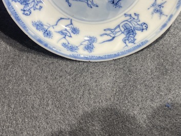 Zes Chinese blauw-witte koppen en schotels met ruiters te paard, Kangxi