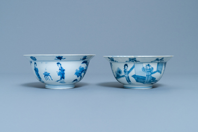 Deux bols de type klapmuts en porcelaine de Chine en bleu et blanc, Kangxi