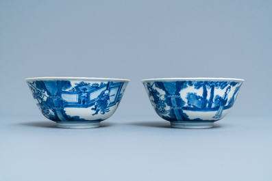 Een paar Chinese blauw-witte 'Xi Xiang Ji' kommen, Jiajing merk, Kangxi