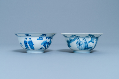 Deux bols de type klapmuts en porcelaine de Chine en bleu et blanc, Kangxi