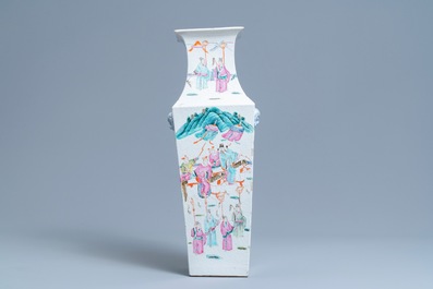 A square Chinese famille rose vase, 19th C.