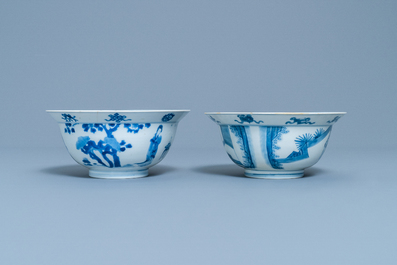 Deux bols de type klapmuts en porcelaine de Chine en bleu et blanc, Kangxi