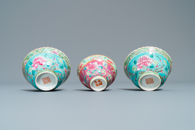 Trois bols en porcelaine de Chine famille rose pour le march&eacute; Straits ou Peranakan, 19&egrave;me