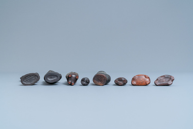 Acht Chinese 'scholar's rocks' op houten sokkels, 19/20e eeuw