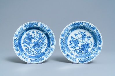 Zes Chinese blauw-witte borden, Yongzheng/Qianlong
