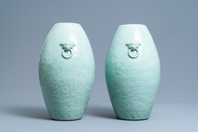 Een paar Chinese monochrome celadon vazen met onderglazuur decor, Qianlong merk, 19e eeuw