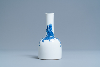 A Chinese blue and white mallet 'phoenix' vase, Kangxi mark, 19/20th C.