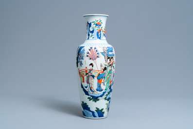 Een Chinese wucai vaas met figuratief decor rondom, 19e eeuw