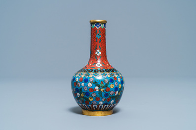 A Chinese cloisonn&eacute; bottle vase, 18/19th C.