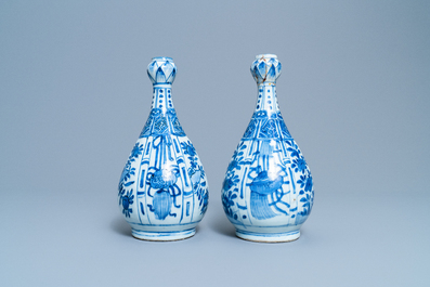 A pair of Chinese blue and white garlic-mouth bottle vases, Wanli