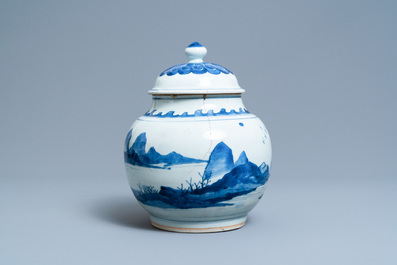 Un pot couvert en porcelaine de Chine en bleu et blanc &agrave; d&eacute;cor d'un paysage, &eacute;poque Transition