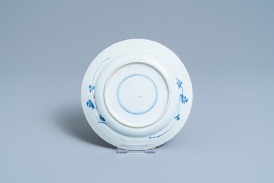 Sept assiettes en porcelaine de Chine en bleu et blanc, Kangxi