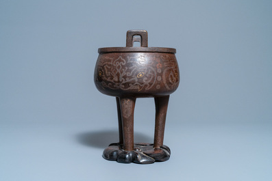Un br&ucirc;le-parfum en bronze incrust&eacute; sur socle en bois, Chine, Ming