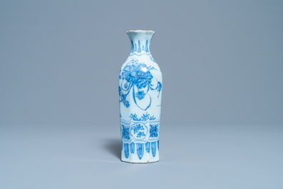 An octagonal Dutch Delft blue and white chinoiserie vase, late 17th C.