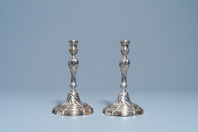 Een paar zilveren kandelaars, gemerkt Carel Benninck, Brugge, gedat. 1778