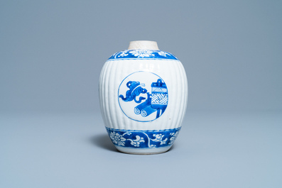 A Chinese blue and white tea caddy, six cups, two saucers and two plates, Kangxi/Yongzheng