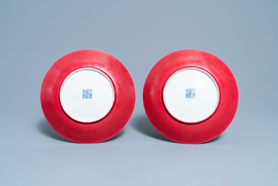 Une paire de plats en porcelaine de Chine rouge de rubis monochrome, marque et &eacute;poque de Jiaqing