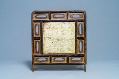 Een Chinese vierkante fahua plaquette met onsterfelijken in een houten tafelscherm gevat, Ming