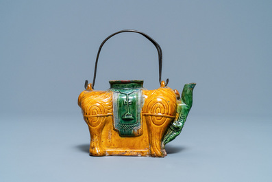 Een Chinese sancai-geglazuurde kan in de vorm van een olifant, Qing