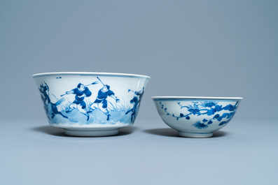 Twee Chinese blauw-witte kommen en een bord, 19e eeuw en Kangxi