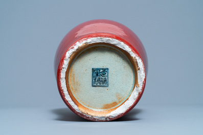 A Chinese flamb&eacute;-glazed vase, 19th C.