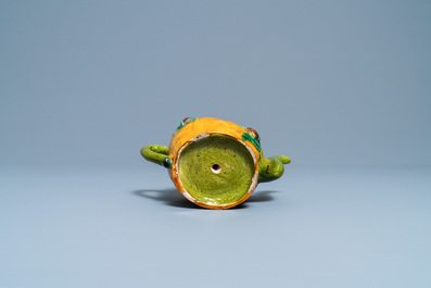 A Chinese sancai-glazed peach-shaped cadogan teapot, 19th C.