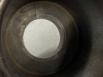 Un pot &agrave; pinceaux en bois de zitan &agrave; d&eacute;cor d'un paysage montagneux, Chine, 17/18&egrave;me