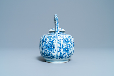 A Chinese blue and white wine ewer and cover, Wanli