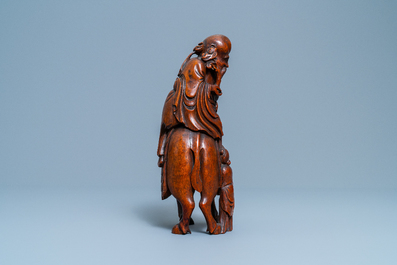 Un groupe en bois de bambou sculpt&eacute; figurant Shou Lao sur un cerf, Chine, Ming