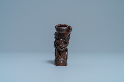 Une coupe libatoire en corne de buffle sculpt&eacute;e, Jiaqing