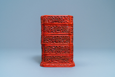 Een Chinese vijfdelige dekseldoos in rood lakwerk, Wanli